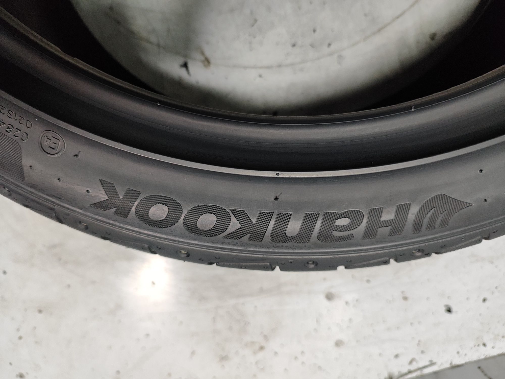 2 pneus semi novos Hankook Ventus 235/40R19 96Y Oferta dos Portes