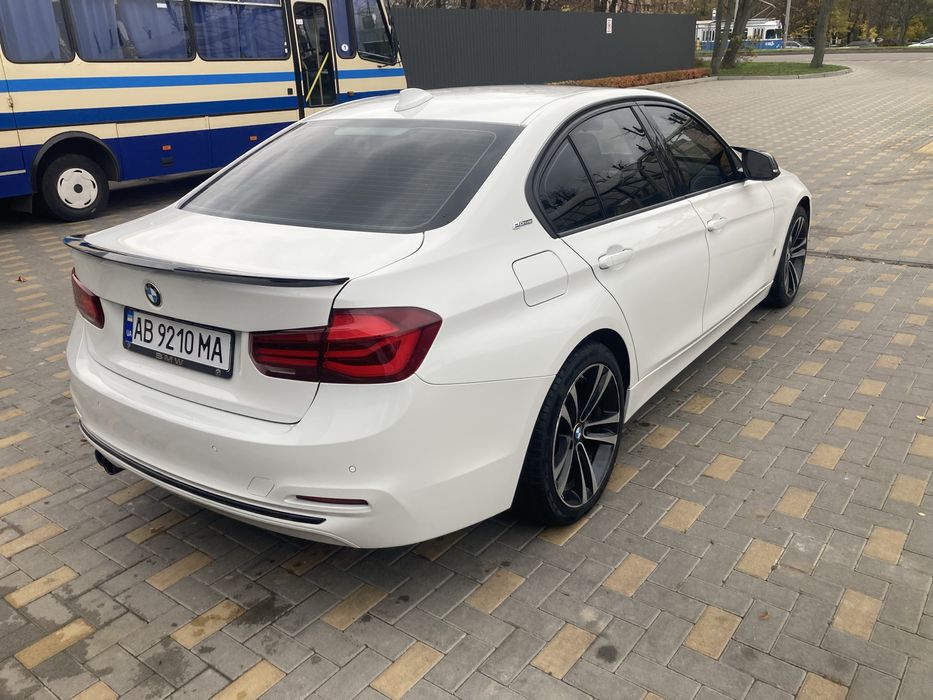 BMW 330E плагін гібрид