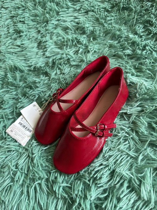 Туфельки для дівчинки