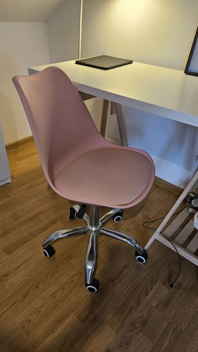 Fotel regulowany obrotowy biurowy na kółkach