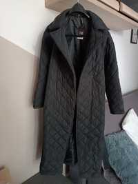 Nowy pikowany płaszcz