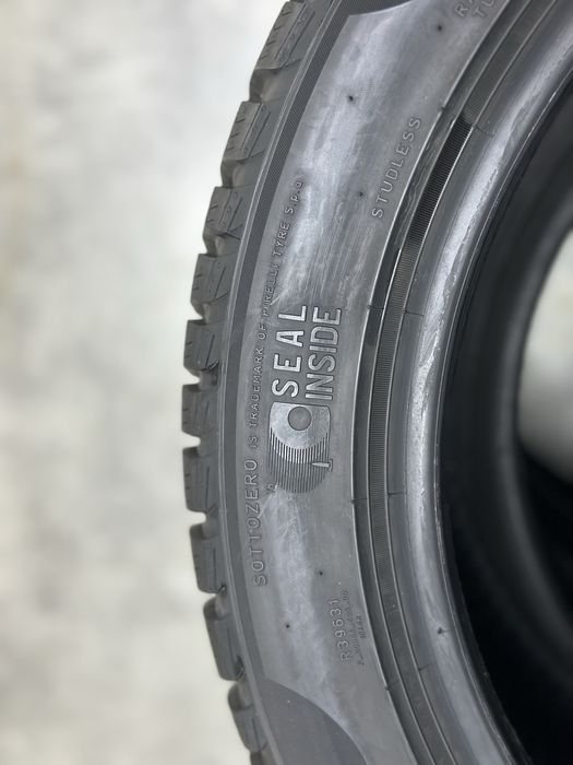 Зимові шини Pirelli Sottozero3 235/45 R18 94V