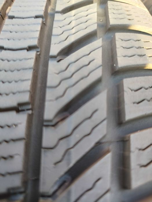 A148# Opony uzywane zimowe 215/65/17" Continental
