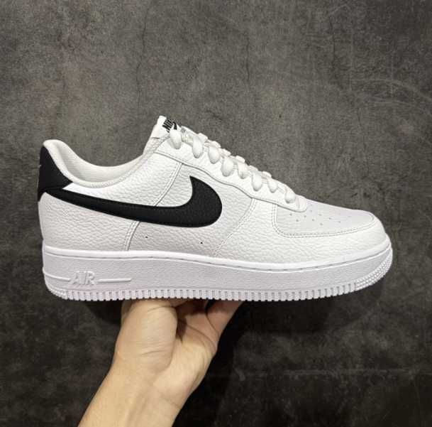 Nike_Air_Force_1_White_and_Black R.45