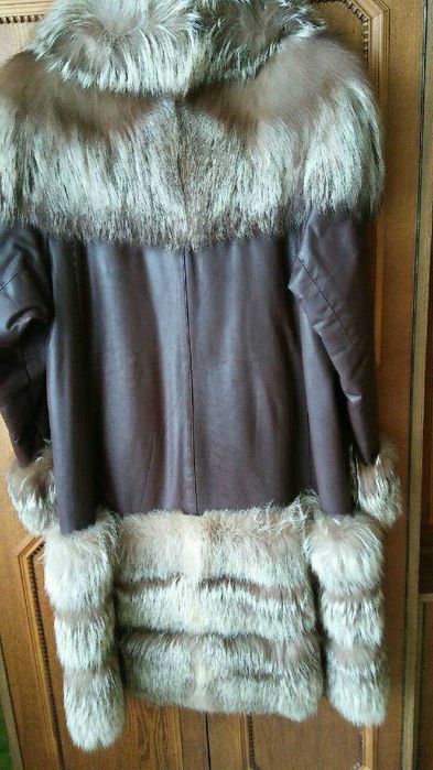 Piękny ocieplany skórzany płaszcz z lisem rozmiar M