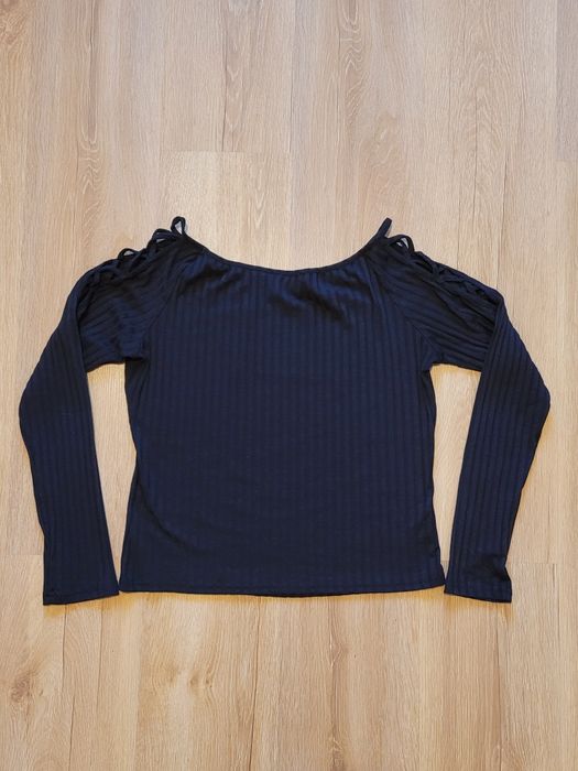 Czarna bluzka z ciekawymi rękawami Atmosphere rozm.2 odkryte ramiona