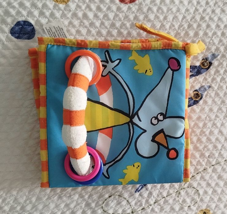 Brinquedo sensorial de bebé