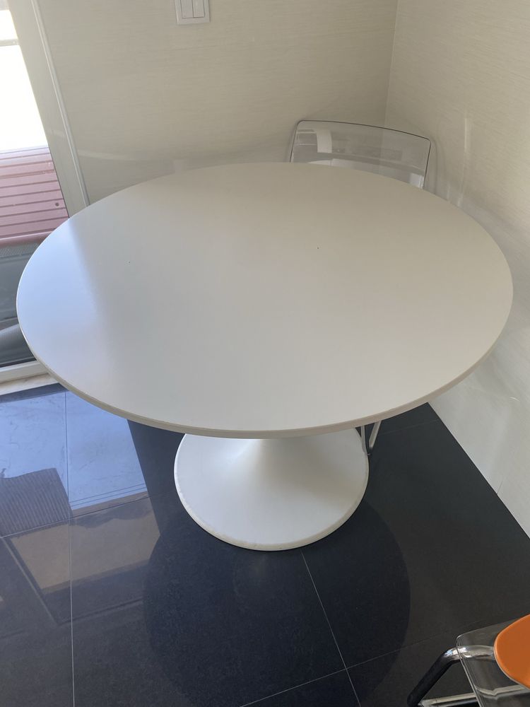 Mesa + 3 cadeiras