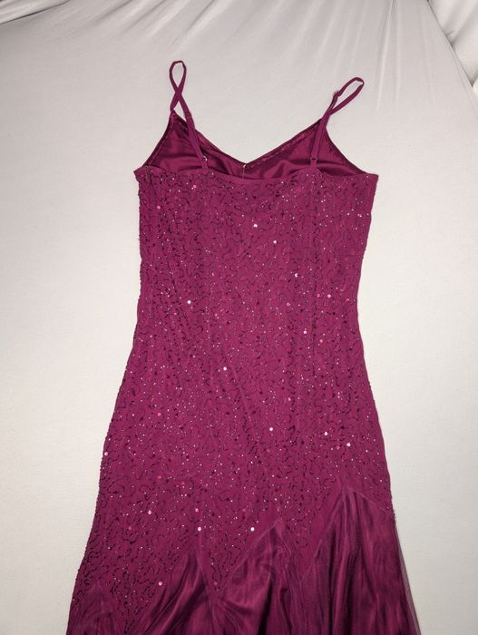 Długa sukienka o kroju syreny