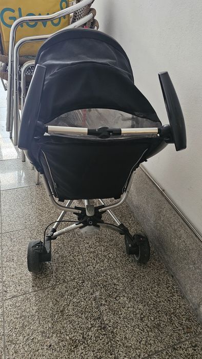 Carrinho de bebê e crianças