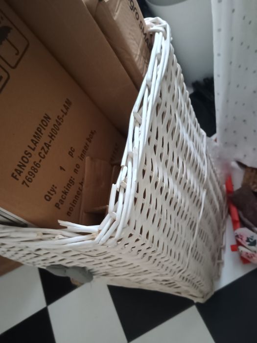 Kosz wiklinowy biały