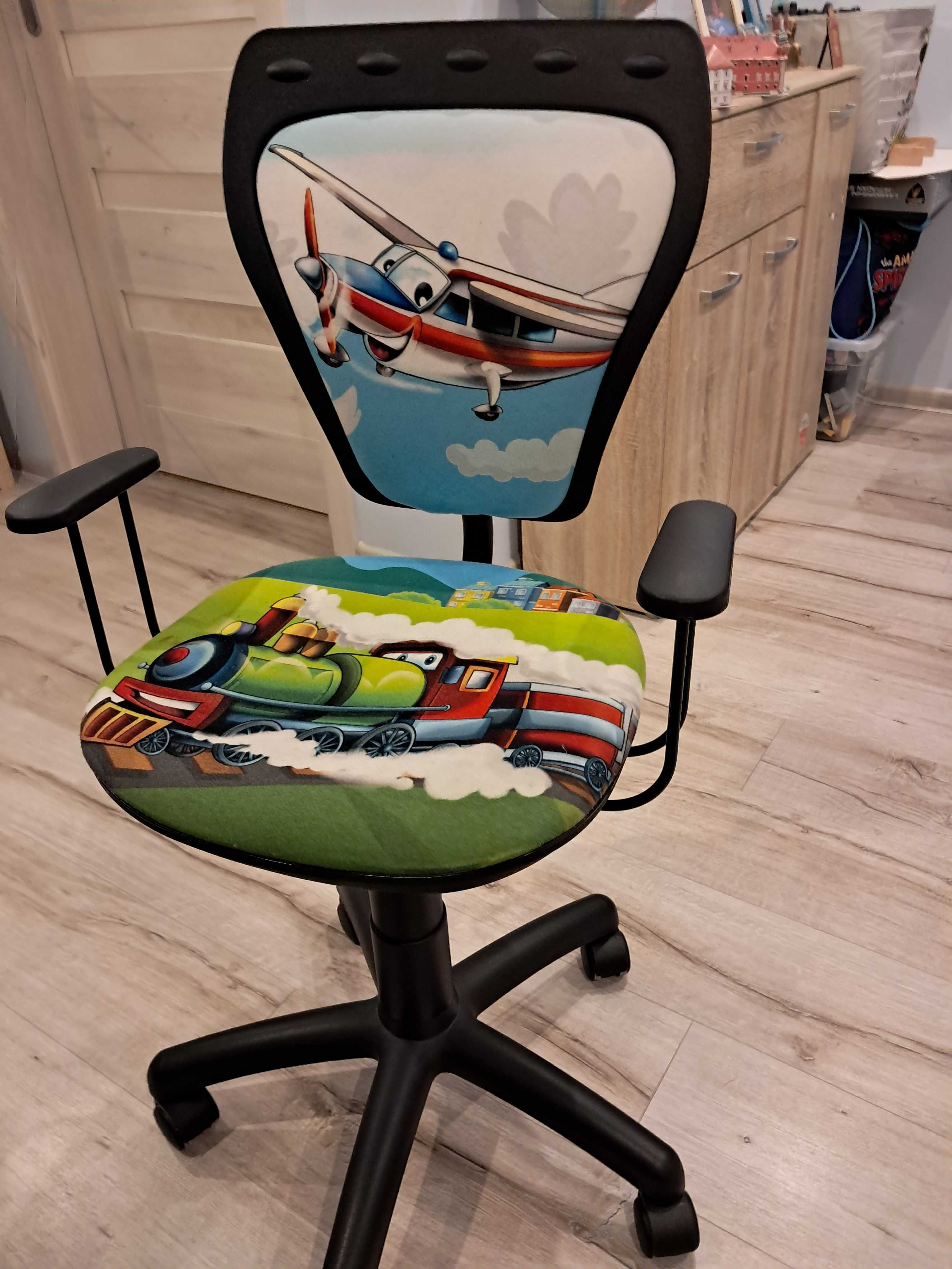 fotel dziecięcy do biurka