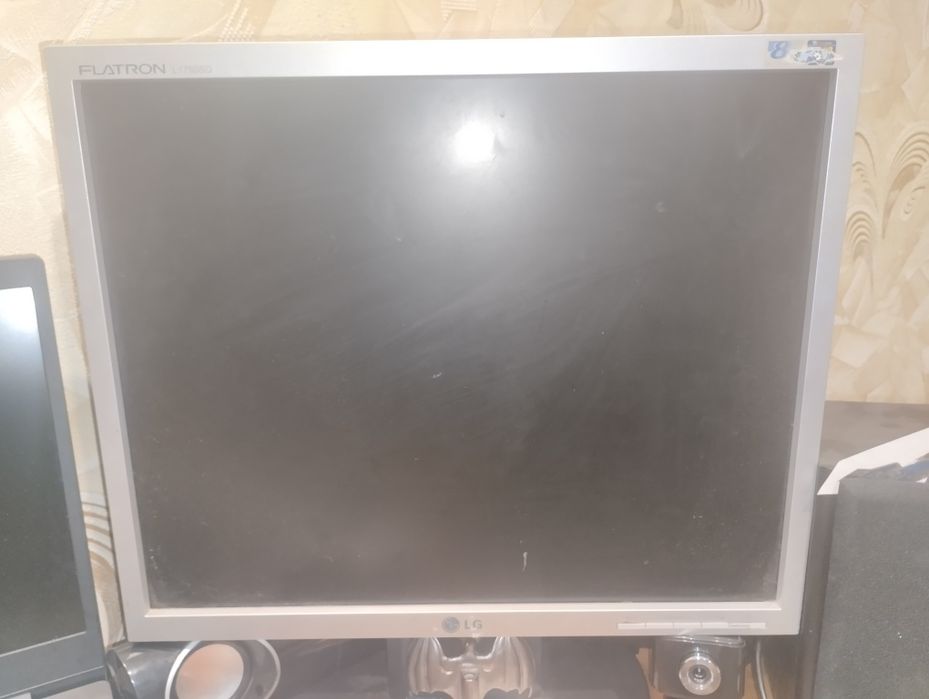 Продам Пк в комплекті мишка,монітор,системний блок,камера