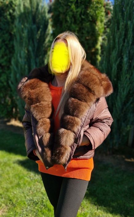 Пуховик с натуральным мехом.