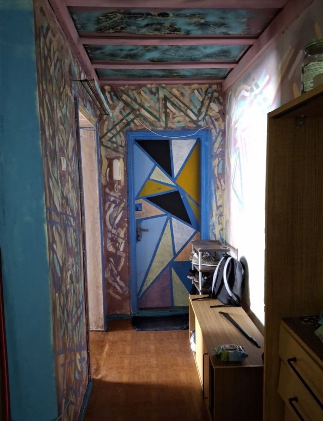 Продам 3 ком. квартиру. Каменское. Левый берег. 2 этаж. ОСББ.