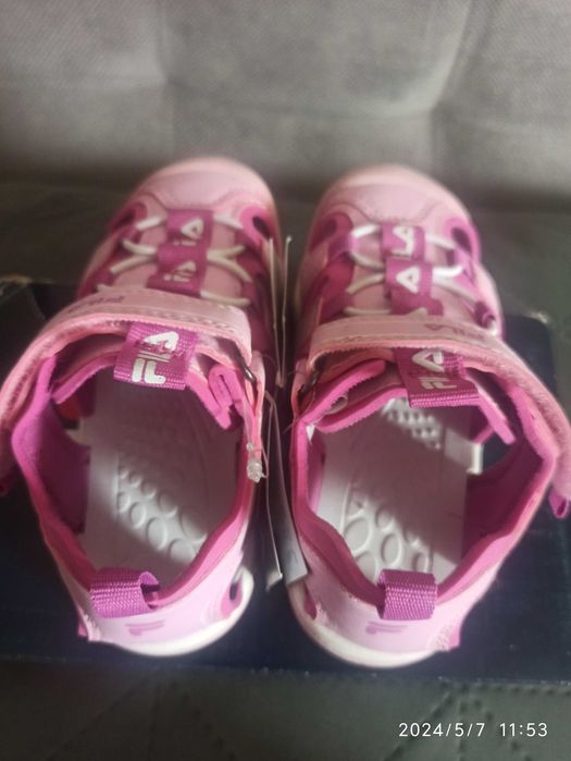 Śliczne zabudowane sandałki dziewczęce Fila 24 Nowe