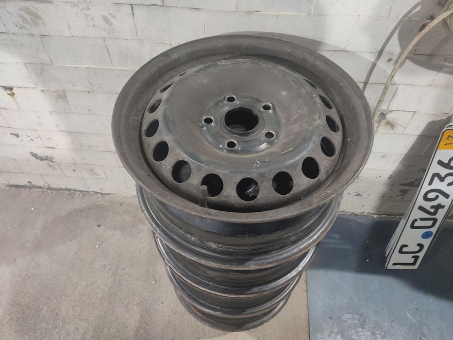 Металеві диски r15 вольксваген,шкода оригінал