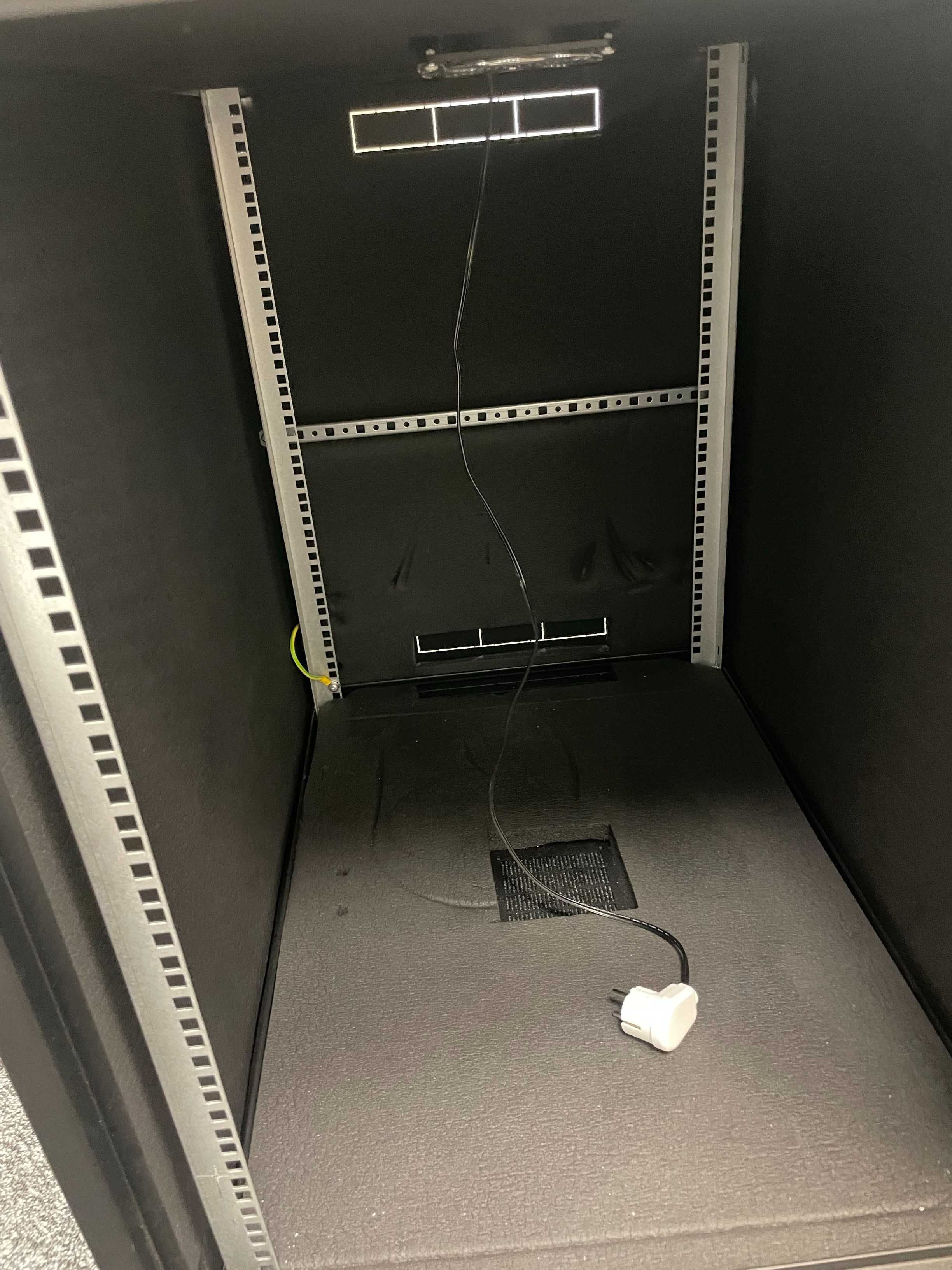 Szafa serwerowa / Szafa RACK 15U pojedynczy wentylator
