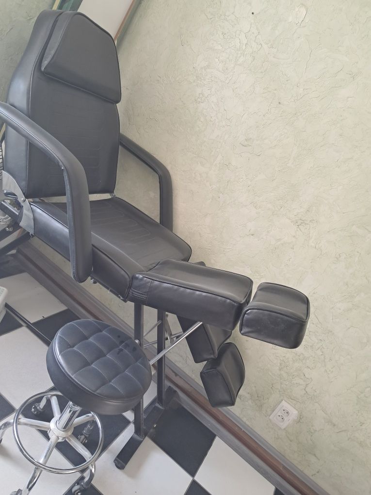 Продам педикюрне крісло-кушетка