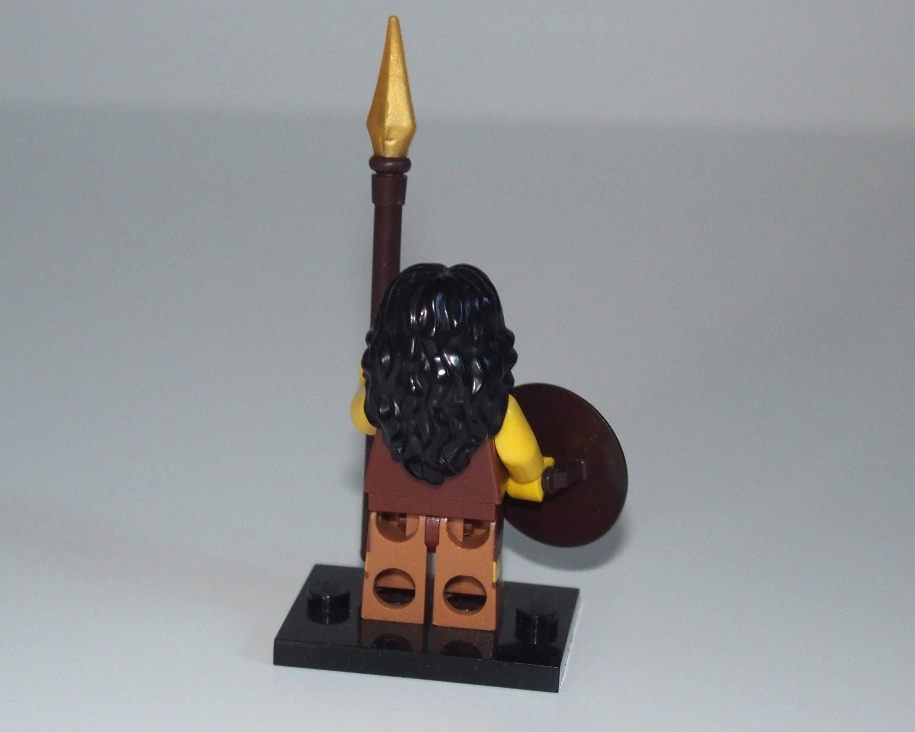 Minifigurka LEGO - Wojowniczka / Warrior Woman - figurka seria 10