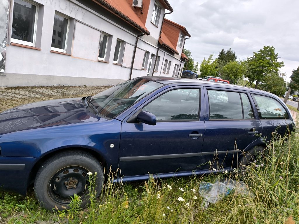 Skoda Octavia 1.8 2000 rok cały lub na części
