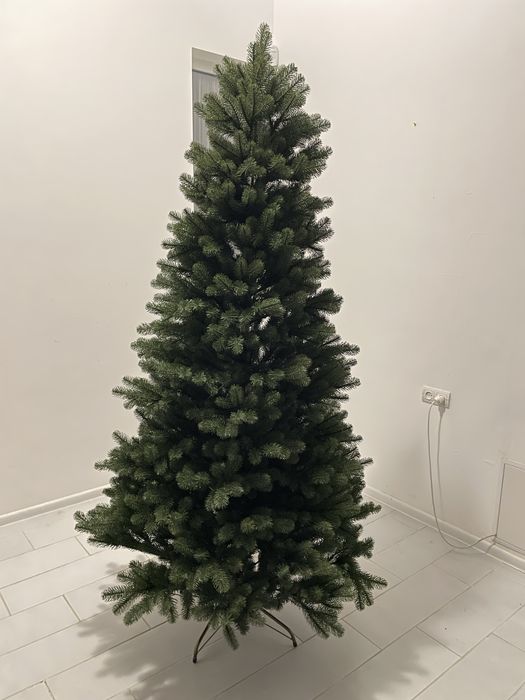 Штучна новорічна ялинка з лампочками 2,2м DekoriKristian