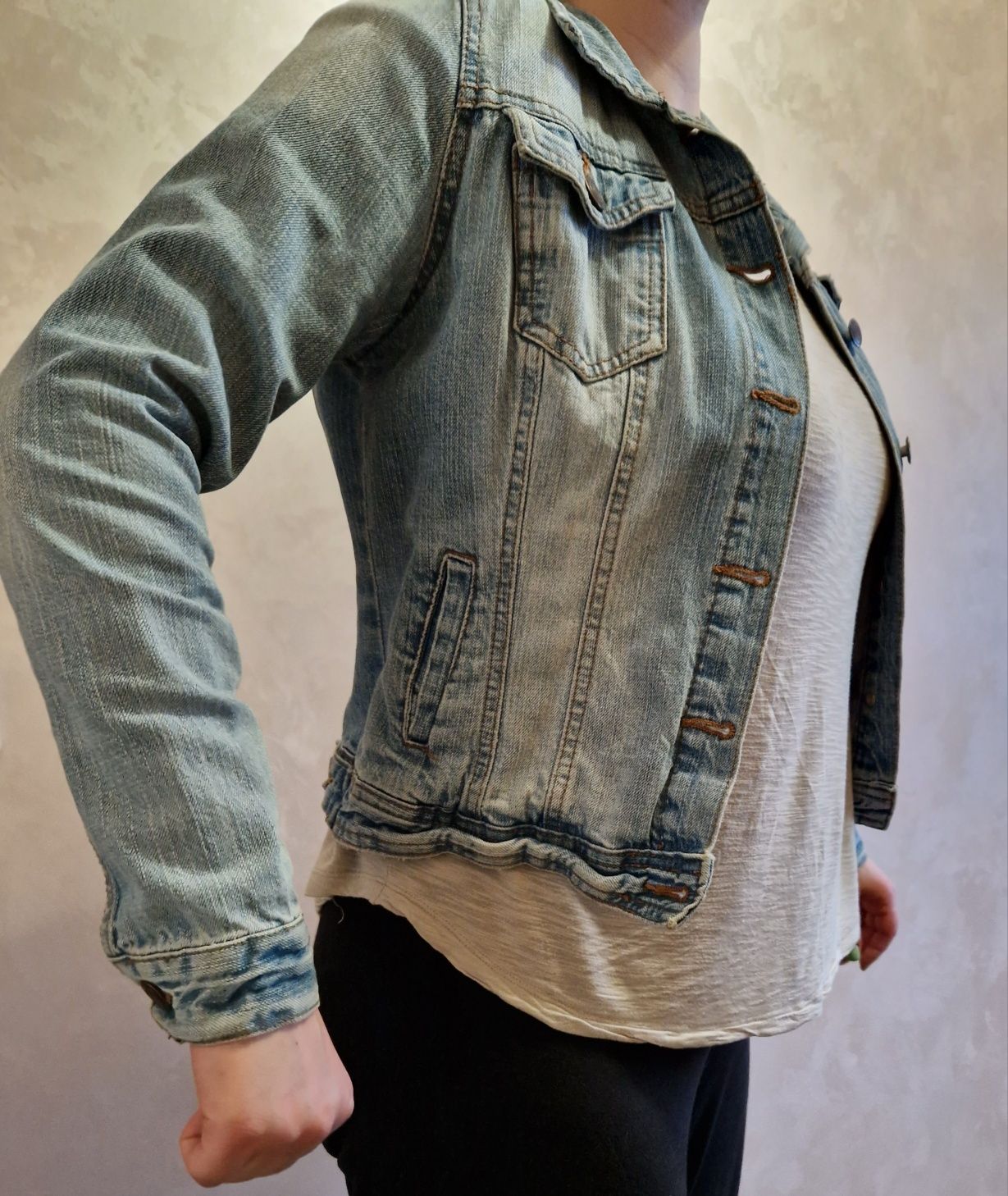 Куртка джинсова жіноча розмір М