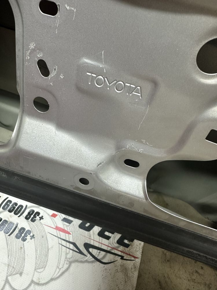 Кришка багажника Toyota Land Cruiser 200 (2007-2011р.в)Все в наявності