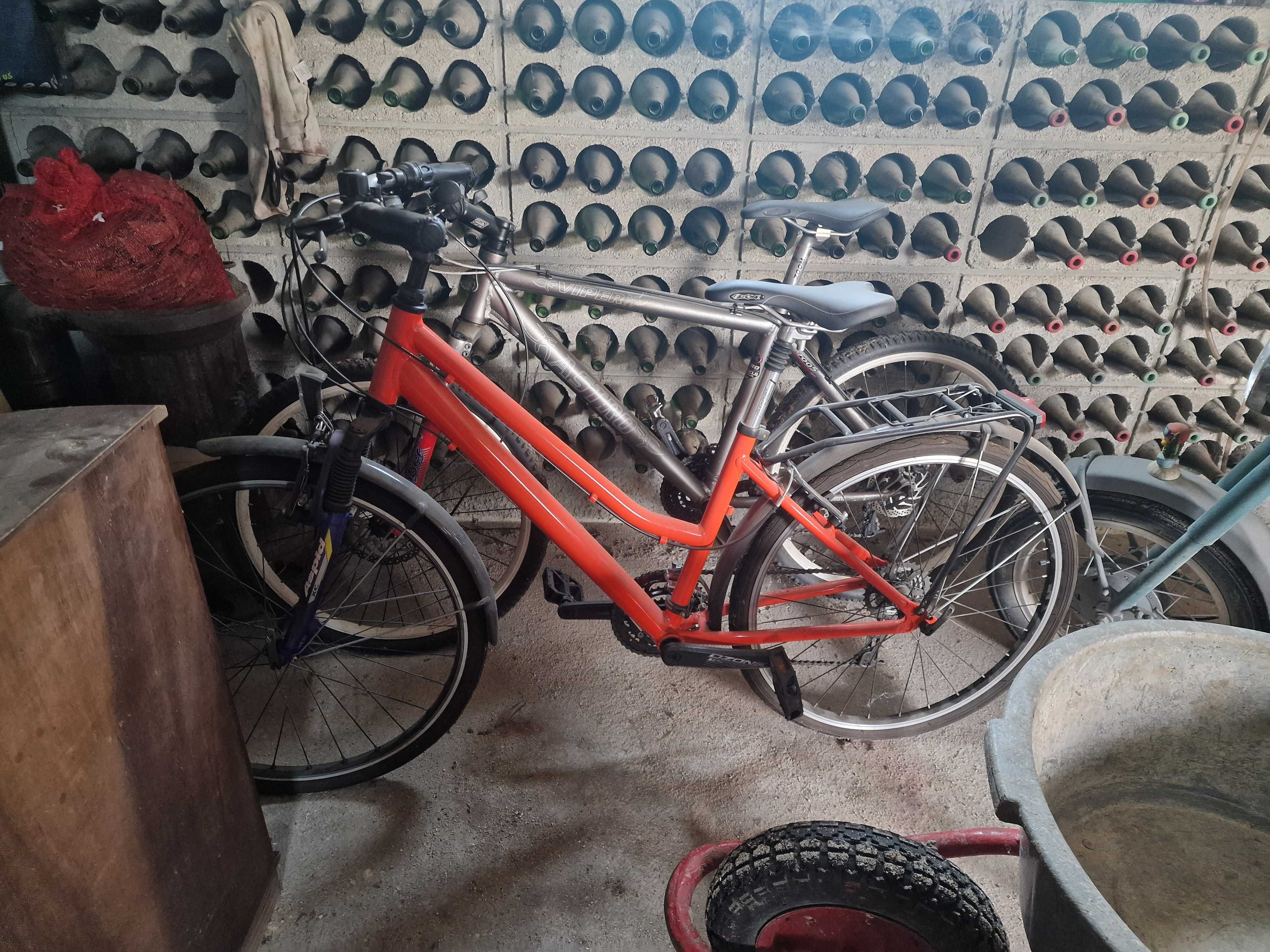 Bicicleta cor de laraja nova.