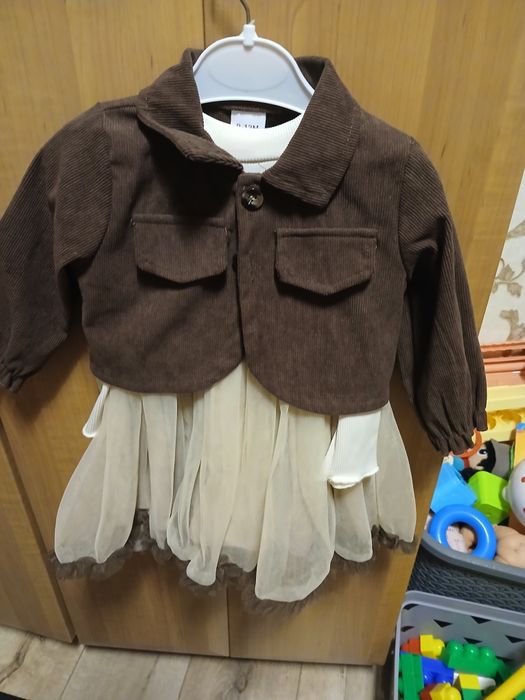 Продам сукню на 1 - 1,6 років.