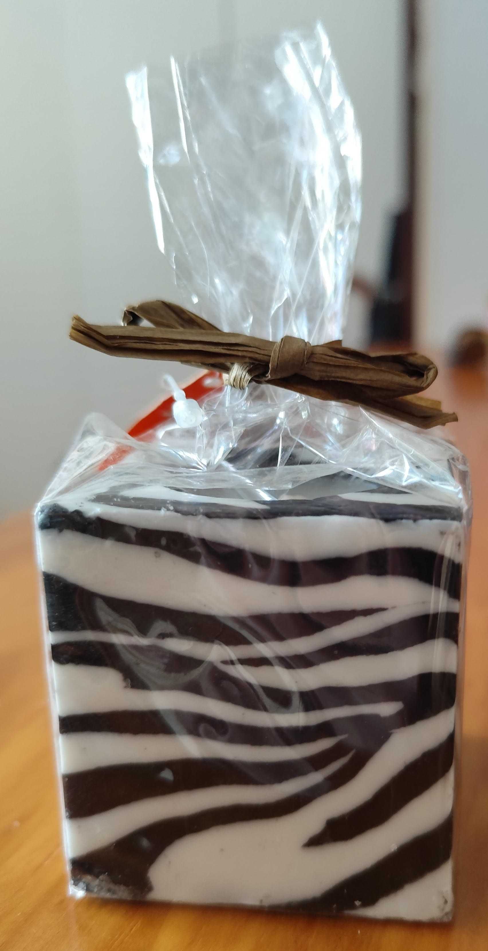 Vela com padrão de zebra