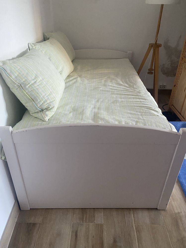 Cama com gaveta