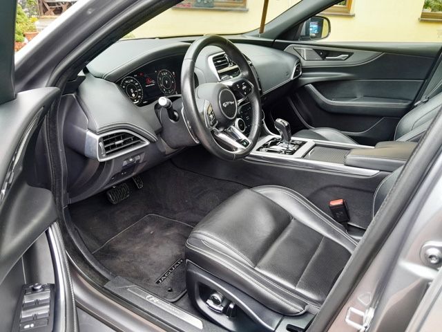 Jaguar Xe 250ps r-dynamic