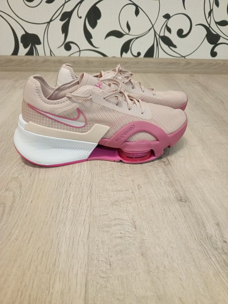 Продам кроссовки женские Nike AIR ZOOM SUPERREP 3 40 розмер
А