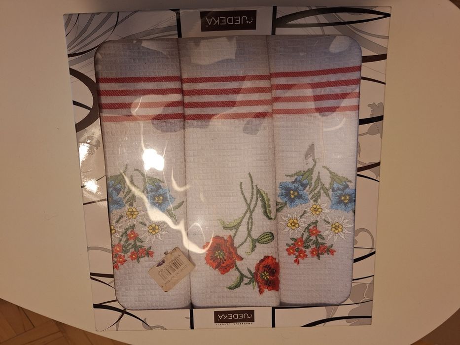 Zestaw 3 nowych haftowanych ścierek kuchennych