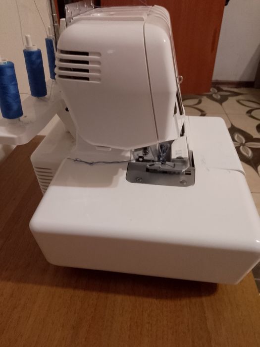 Продам швейную машинку оверлок JANOME  T-99D