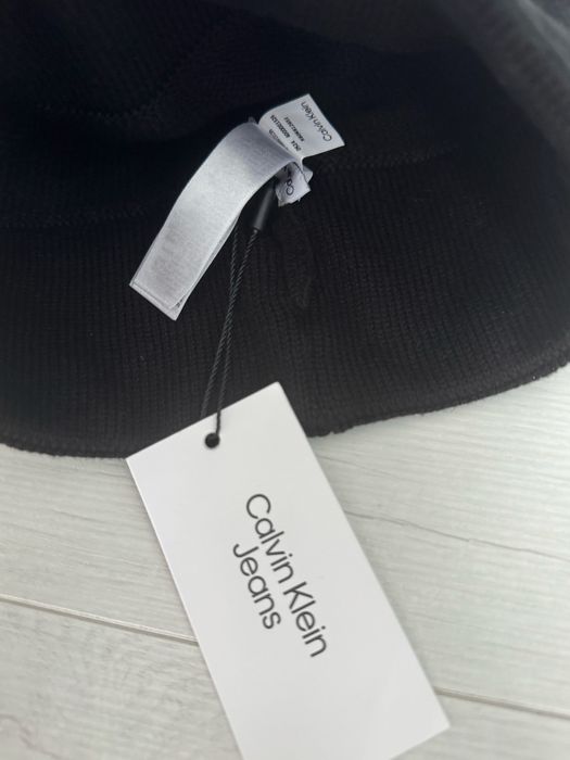 шапка шапочка calvin klein жіноча чоловіча шапка чорна з білим лого
