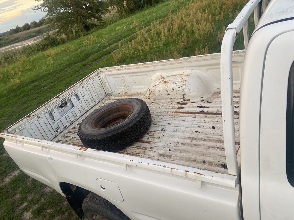 Toyota HILUX . Pick-up . Sprowadzona . 2004r.