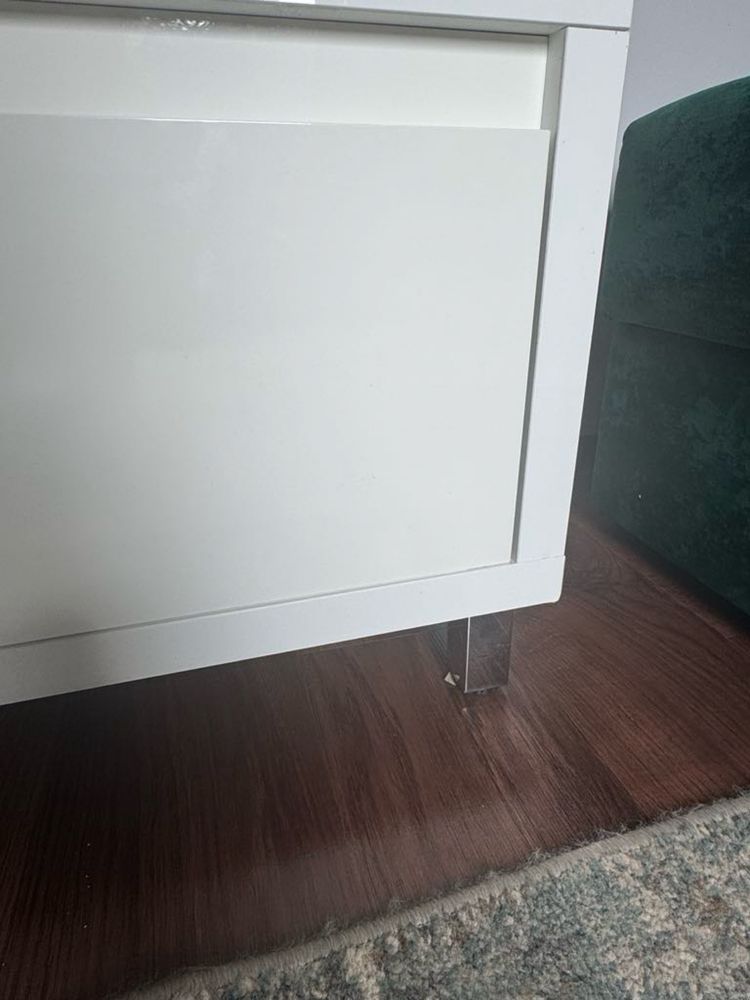 Biala szafka RTV