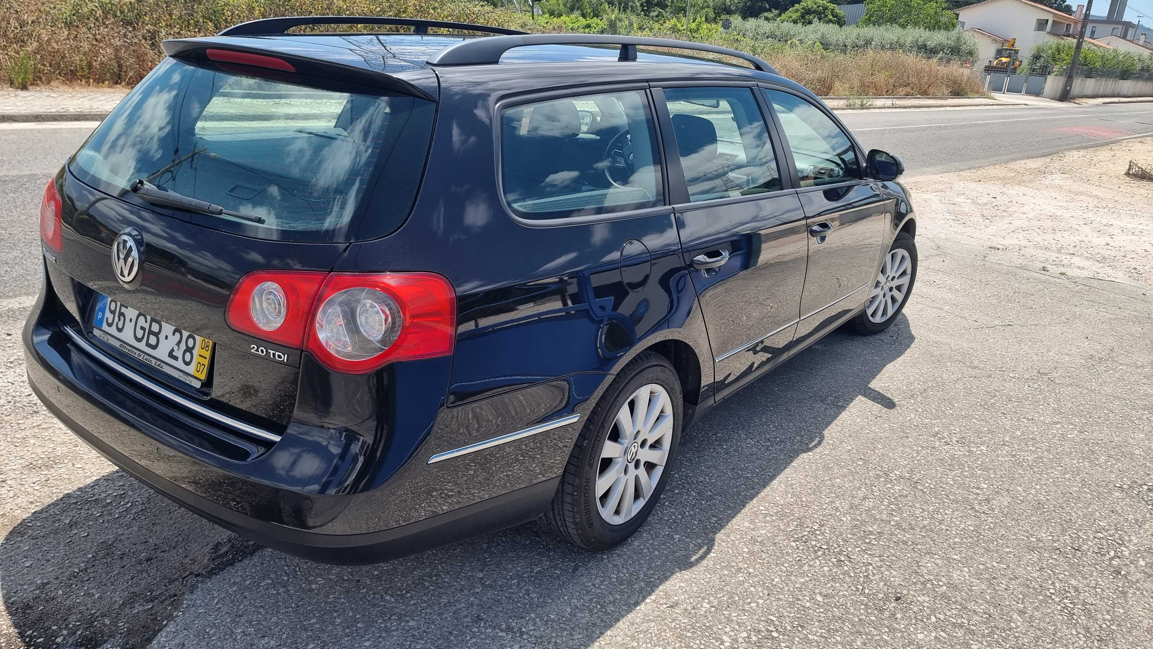 VW Passat 2.0 TDI ST. Bem conservada, bom preço.