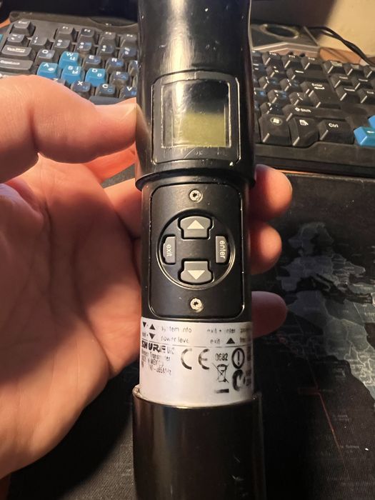 Ручной передавач Shure UR2.