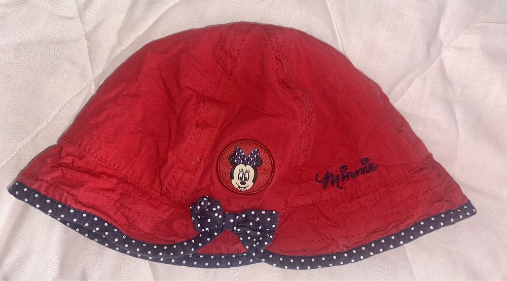 Czerwony kapelusz dziewczęcy Disney George