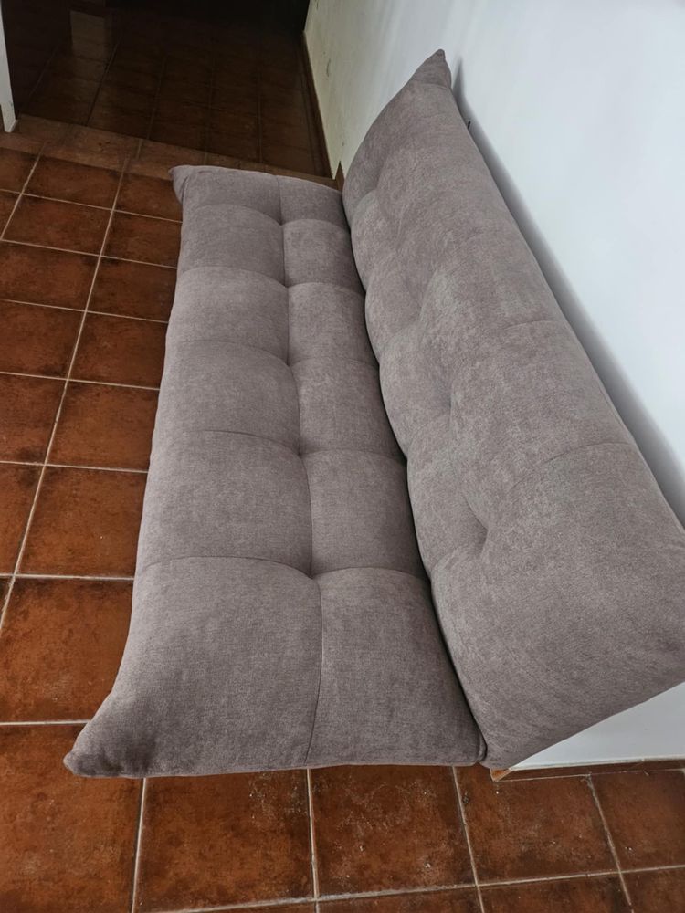 Vendo mesa de ping pong sofas nunca usados