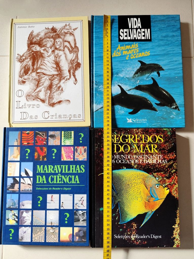 Livros antigos de capa dura com ilustrações (vintage)