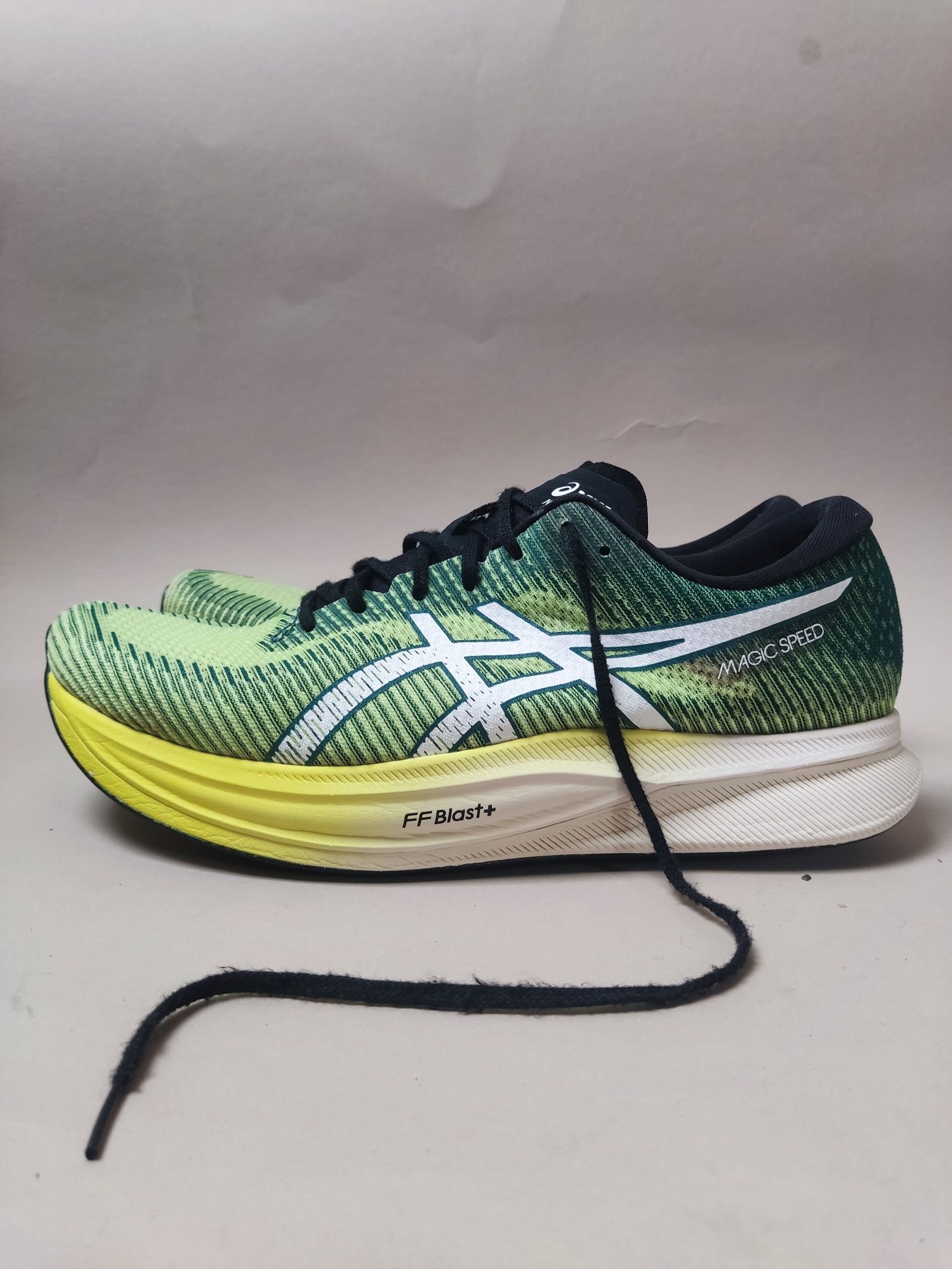 Чоловічі зелені бігові кросівки Asics Magic Speed 2 Green