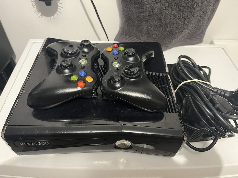 Konsola Xbox 360S 250gb Model 1439 + PADY