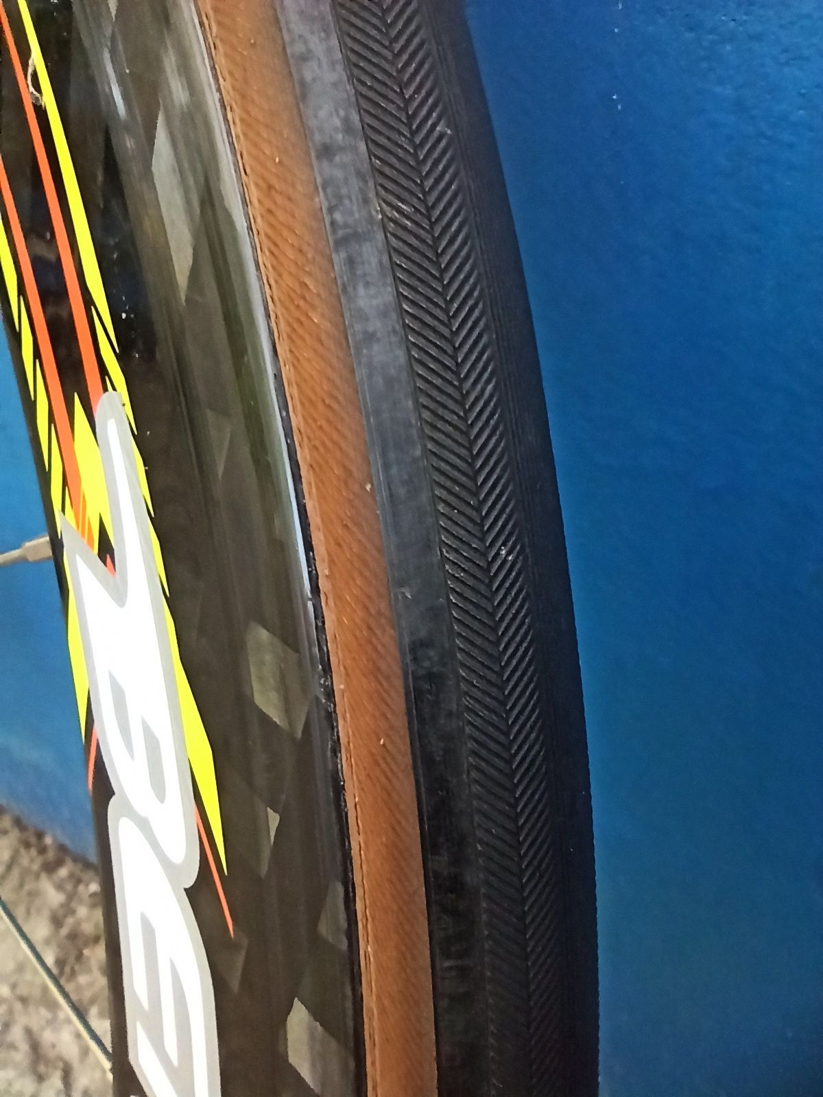 Шоссейное стартовое карбоновое  колесо 28" Benetto