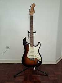 Guitarra estilo Fender Stratocaster Edwards E-ST-90ALR 3tone sunburst
