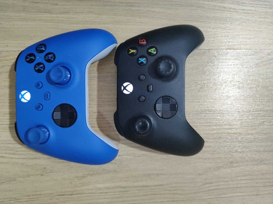 Konsola Xbox Series X - 2 Pady - Ładowarka