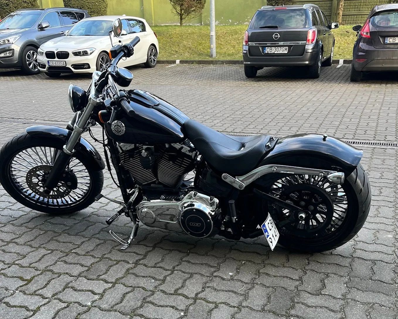 Harley-Davidson Softail Breakout 103 cale, pneumatyka Legend